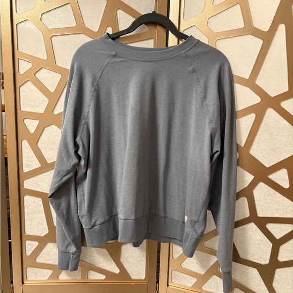 Vuori Tops - Vuori Halo Crew in Slate Blue